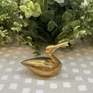 Pato dorado pequeño