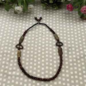 Collar de madera