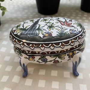 Caja de porcelana