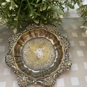 cenicero de latón flores