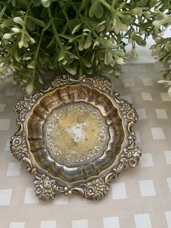 cenicero de latón flores