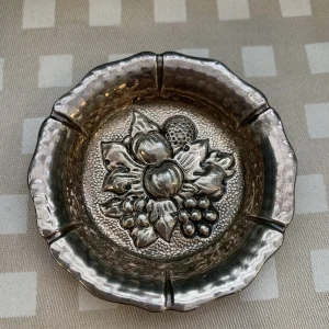 Cenicero latón frutas