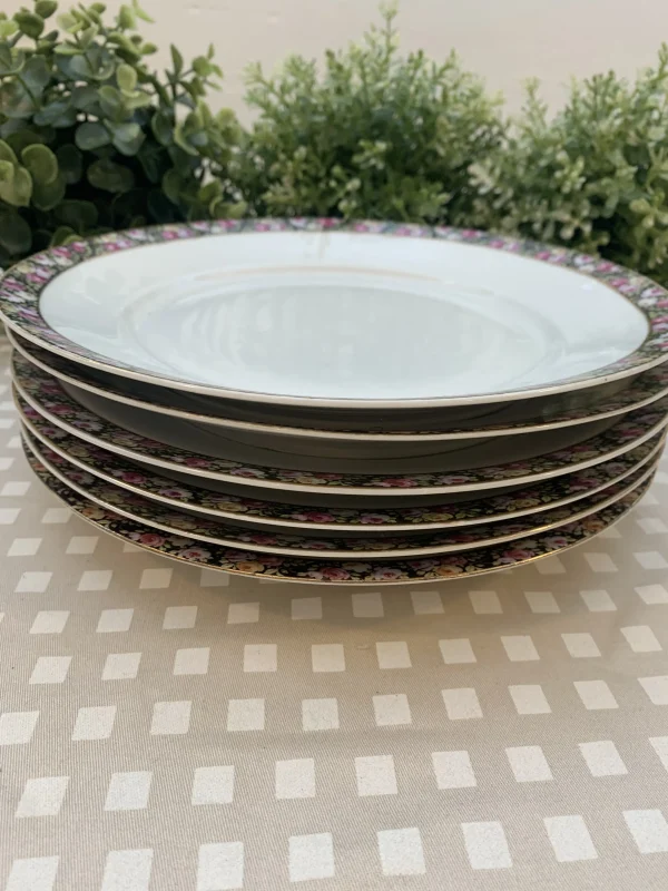 Set de seis platos llano filo negro y flores - Imagen 2