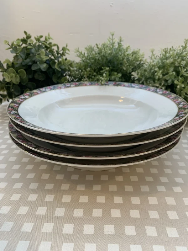Set de cuatro platos hondo filo negro y flores - Imagen 2