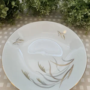 Set de cinco platos hondos con filo dorado